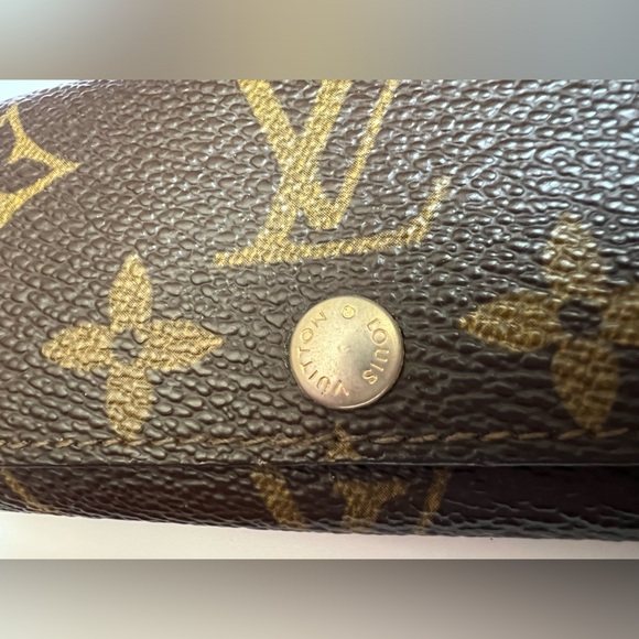 LOUIS VUITTON Monogram 4 Ring Key Holder - Picture 2 of 9